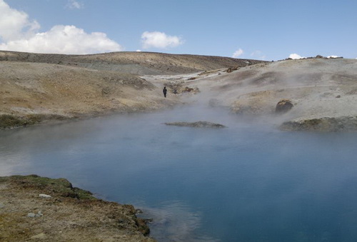 Landscape of the Mapamyum geothermal field.